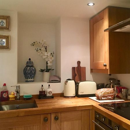 Beautiful 1Br Apartment In Historic St Aubin House Exterior foto