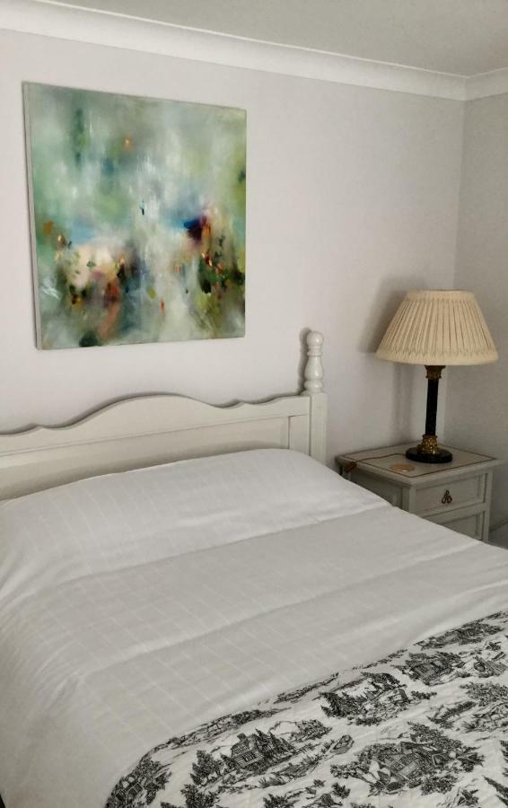Beautiful 1Br Apartment In Historic St Aubin House Exterior foto
